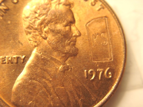 1975-Lincoln-Memorial-Cent--What-Is-This-Picture-Depicting-On-The-Obv?